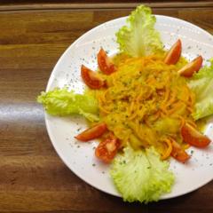 Möhren - "Pasta" mit Mango - Sellerie Sauce