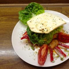 Knollen-Sellerie - Sandwiches mit Ananas - Paprika - Sauce