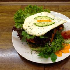 Gurken - Karotten - Sandwiches mit Kiwi - Petersilie - Sauce