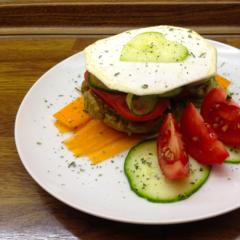Knollen-Sellerie - Sandwiches mit Kiwi - Dattel - Sauce