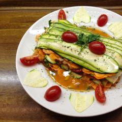 Zucchini - "Lasagna" mit Ananas - Feigen - Sauce