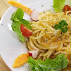 Zwei Arten von Rettich - Nudeln mit Papaya - Creme