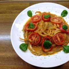 Rettich "Udon" Nudeln mit Kiwi - Dattel - Sauce