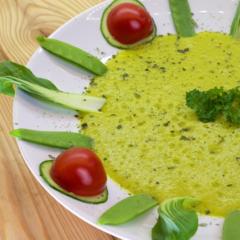 Ananas - Orangen - Petersilie - Suppe auf Bok Choy