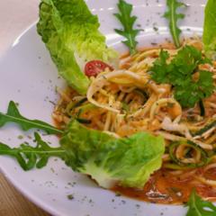 Ananas - Zucchini - Weißkraut - Nudeln